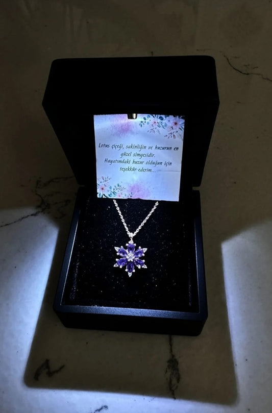 Luxury Serisi Işıklı Hediye Kutulu 925 Ayar Rose Gümüş Yılbaşı Hediyesi Lotus Çiçeği Kolye