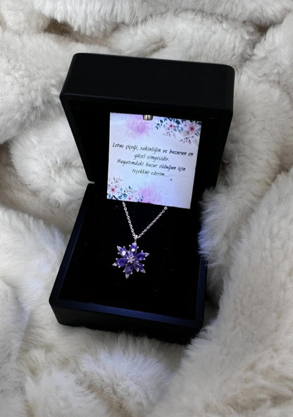 Luxury Serisi Işıklı Hediye Kutulu 925 Ayar Rose Gümüş Yılbaşı Hediyesi Lotus Çiçeği Kolye