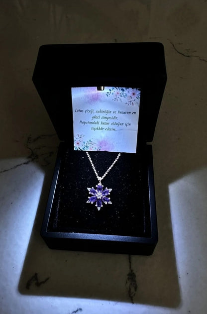 Luxury Serisi Işıklı Hediye Kutulu 925 Ayar Rose Gümüş Yılbaşı Hediyesi Lotus Çiçeği Kolye